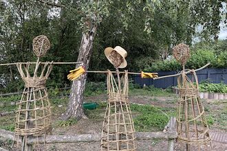 willow scarecrow weaving