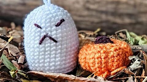 crochet ghost and pumpkin