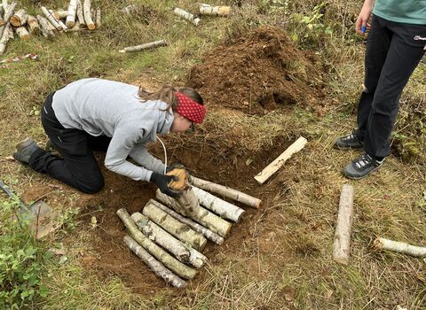 Whisby DofE students creating hibernaculum